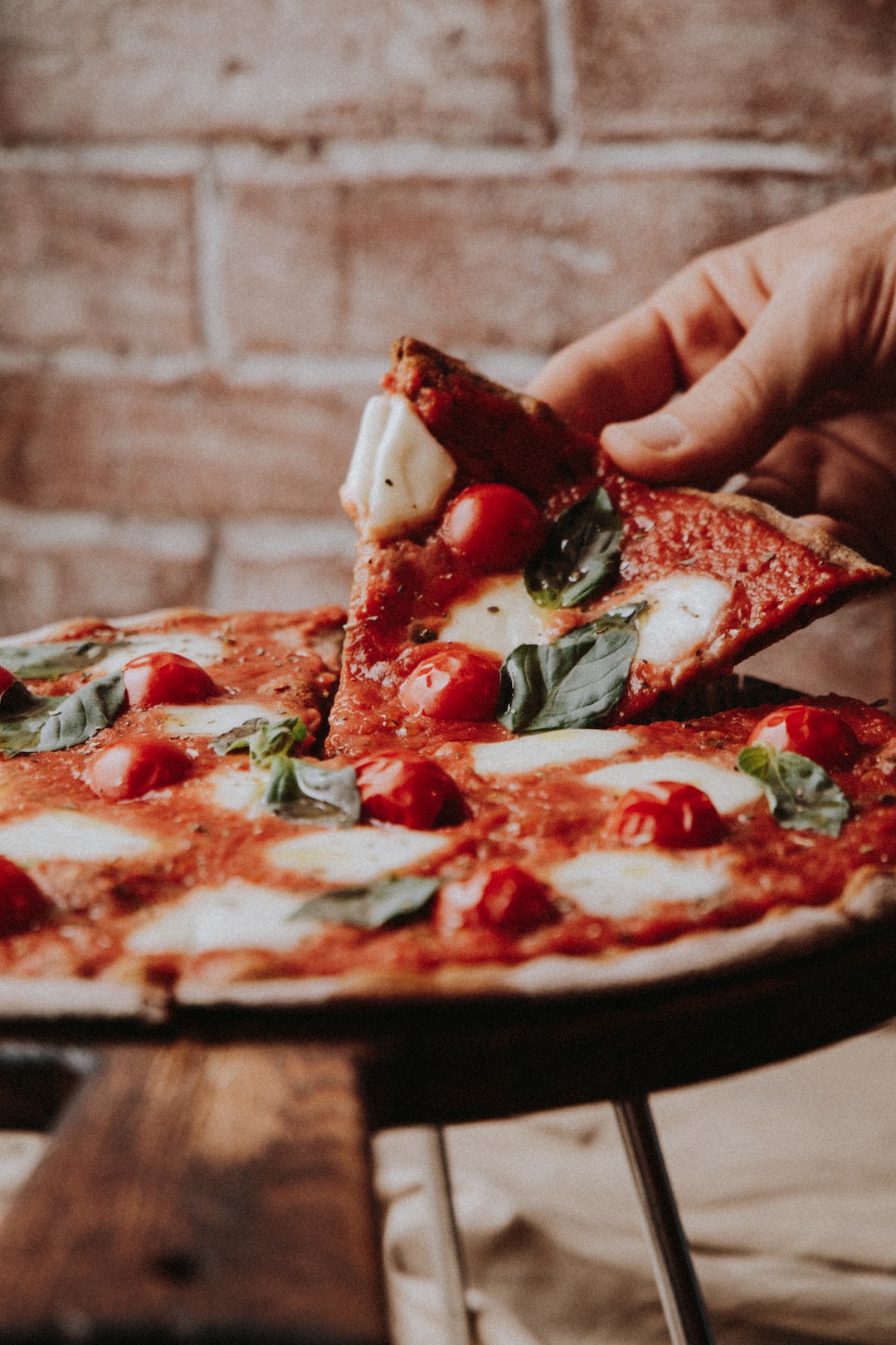 Exploring the Origins and Development of Italian Pizza